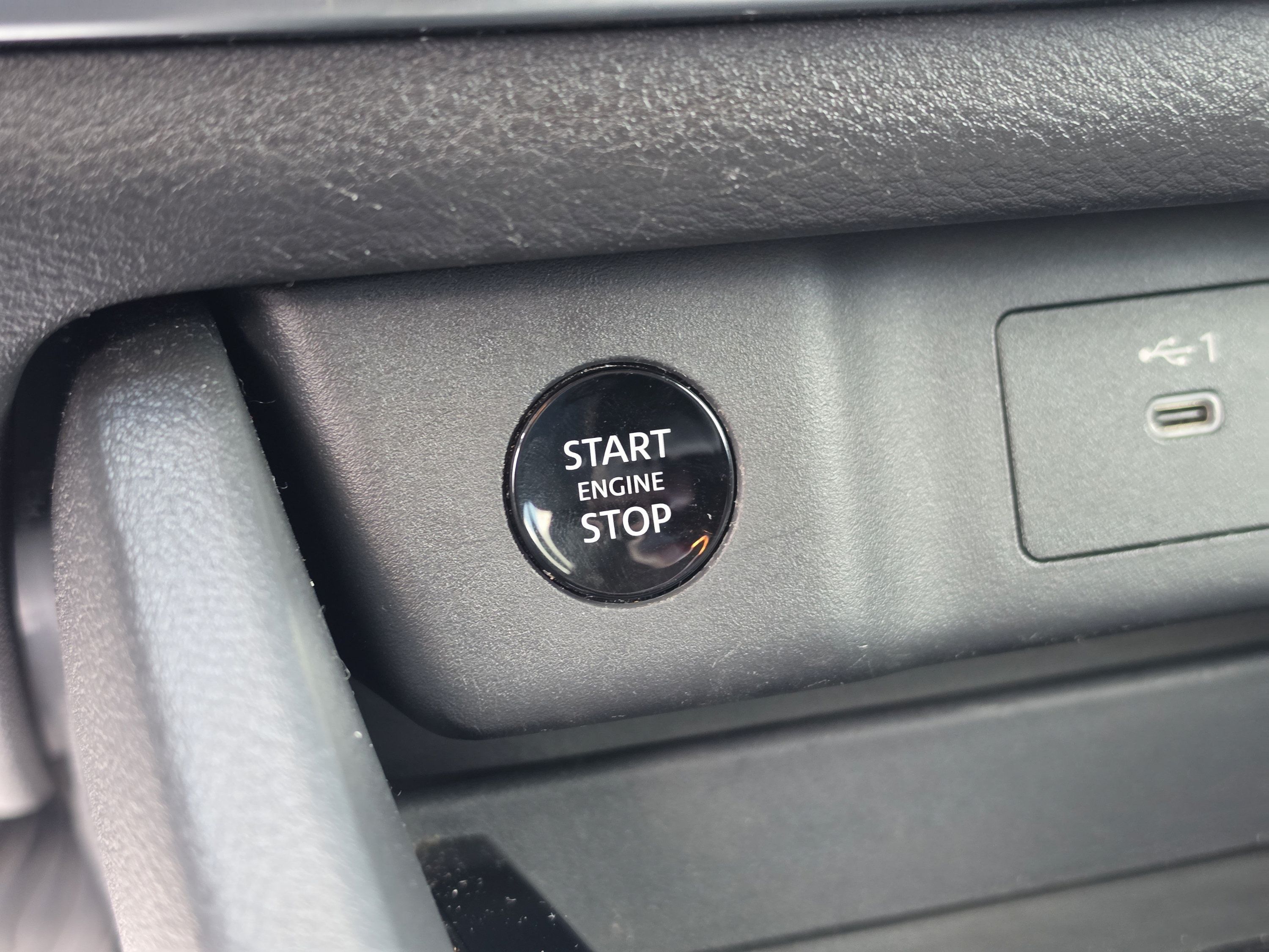 Used 2024 Nissan Rogue S AWD/4WD image 33