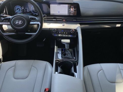 Certified 2024 Hyundai Elantra Limited FWD image 15