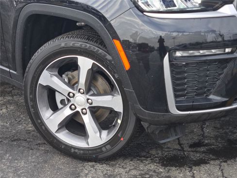 Used 2026 Jeep Grand Cherokee Limited AWD/4WD image 3