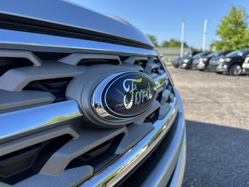 Used 2018 Ford Explorer XLT w/ Equipment Group 202A AWD/4WD image 24
