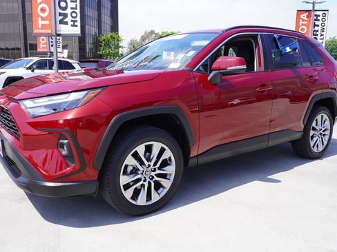 Certified 2023 Toyota RAV4 XLE Premium FWD image 4