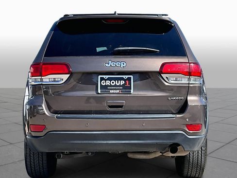 Used 2021 Jeep Grand Cherokee Laredo image 4