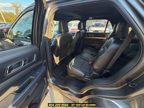 Used 2018 Ford Explorer XLT w/ Equipment Group 202A AWD/4WD image 22