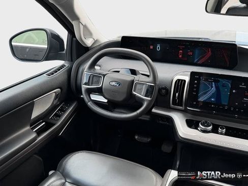 Used 2025 Ford Expedition Active RWD image 14
