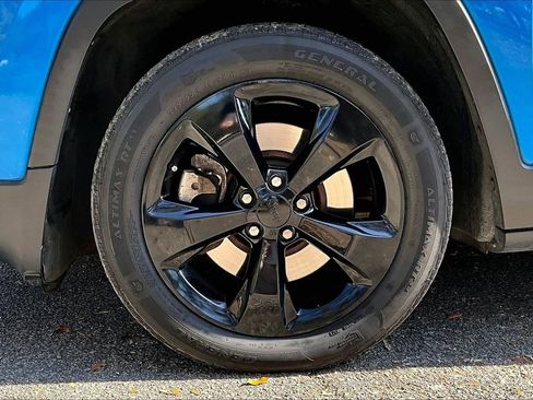 Used 2018 Jeep Cherokee Latitude w/ Altitude Package image 31