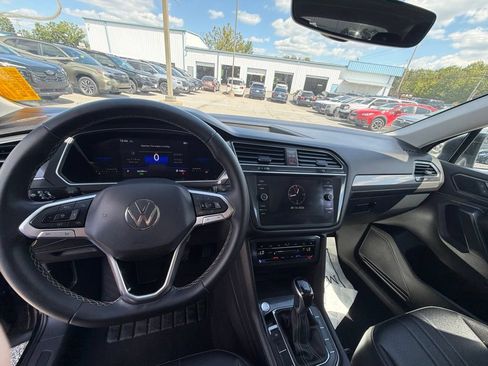 Used 2022 Volkswagen Tiguan SE AWD/4WD image 17