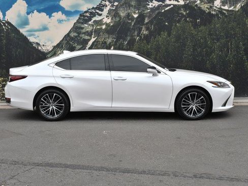Used 2022 Lexus ES 250 w/ Premium Package AWD/4WD image 2