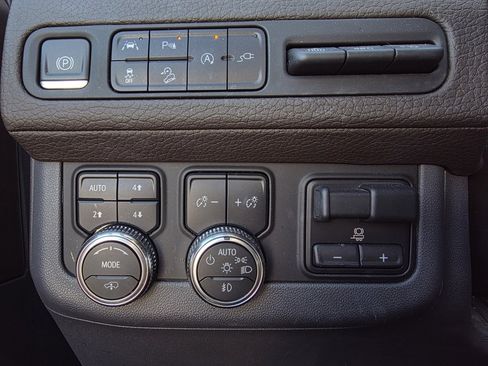 Used 2021 GMC Yukon Denali w/ Denali Ultimate Package image 13