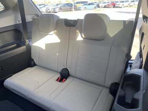 Used 2018 Volkswagen Tiguan SEL image 24