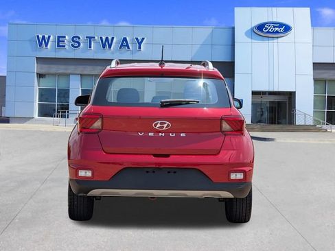 Used 2023 Hyundai Venue SEL FWD image 4