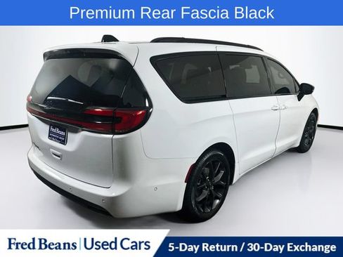 Certified 2024 Chrysler Pacifica Touring-L w/ S Appearance Package FWD image 10