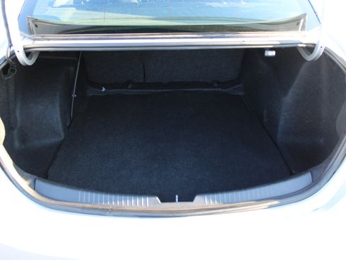 Used 2022 Chevrolet Malibu LT image 9