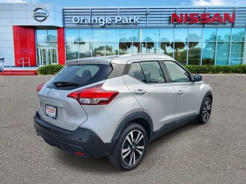Used 2020 Nissan Kicks SV image 2