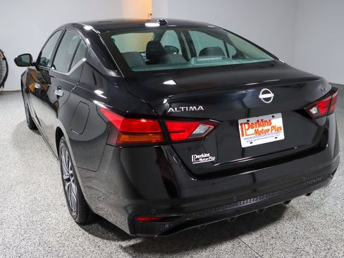 Used 2024 Nissan Altima 2.5 SV FWD image 9