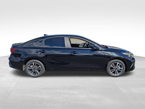 Used 2023 Kia Forte LXS w/ LXS Technology Package FWD image 7