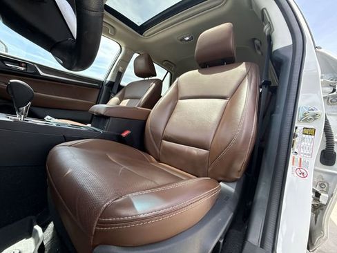 Used 2019 Subaru Outback 3.6R Touring AWD/4WD image 11
