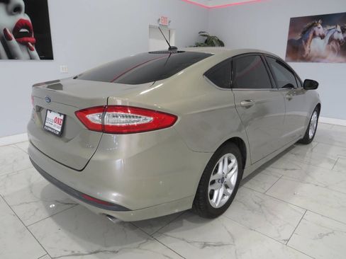 Used 2015 Ford Fusion SE FWD image 3
