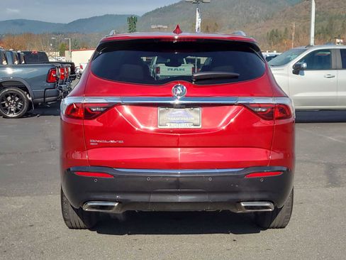 Used 2024 Buick Enclave Premium image 13