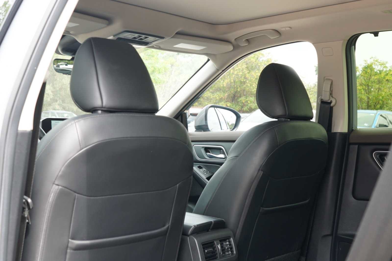 Used 2023 Nissan Rogue Platinum w/ Platinum Premium Package FWD image 17