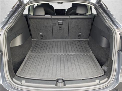 Used 2022 Tesla Model Y Long Range image 6