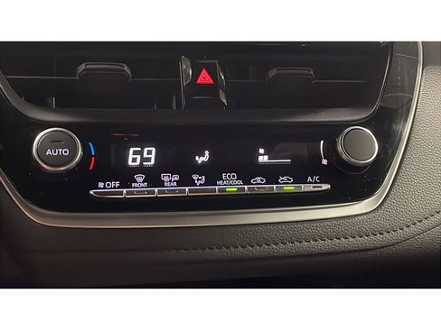 Used 2025 Toyota Corolla SE image 13