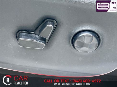Used 2023 Chrysler Pacifica Touring-L FWD image 34