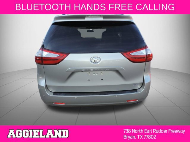 Used 2016 Toyota Sienna XLE w/ XLE Navigation Package FWD image 5