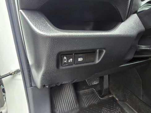 Used 2023 Toyota RAV4 LE AWD/4WD image 18