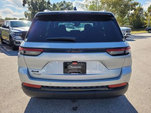 New 2025 Jeep Grand Cherokee Altitude image 12