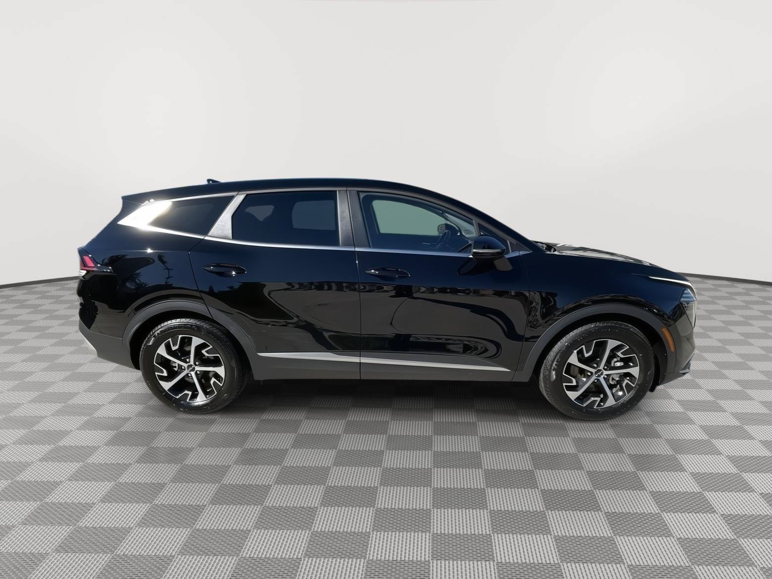 Used 2025 Kia Sportage EX FWD image 13