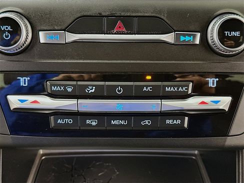 Used 2020 Ford Explorer XLT image 18