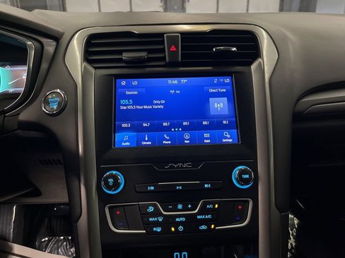 Used 2020 Ford Fusion SE image 24