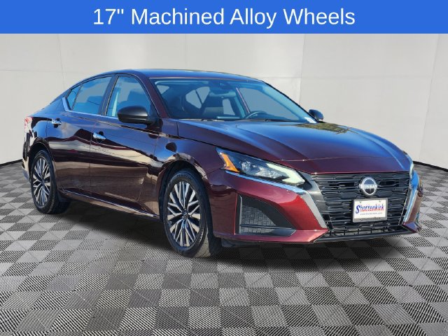 Used 2025 Nissan Altima 2.5 SV FWD image 3