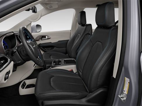 Used 2024 Chrysler Pacifica Touring-L FWD image 10