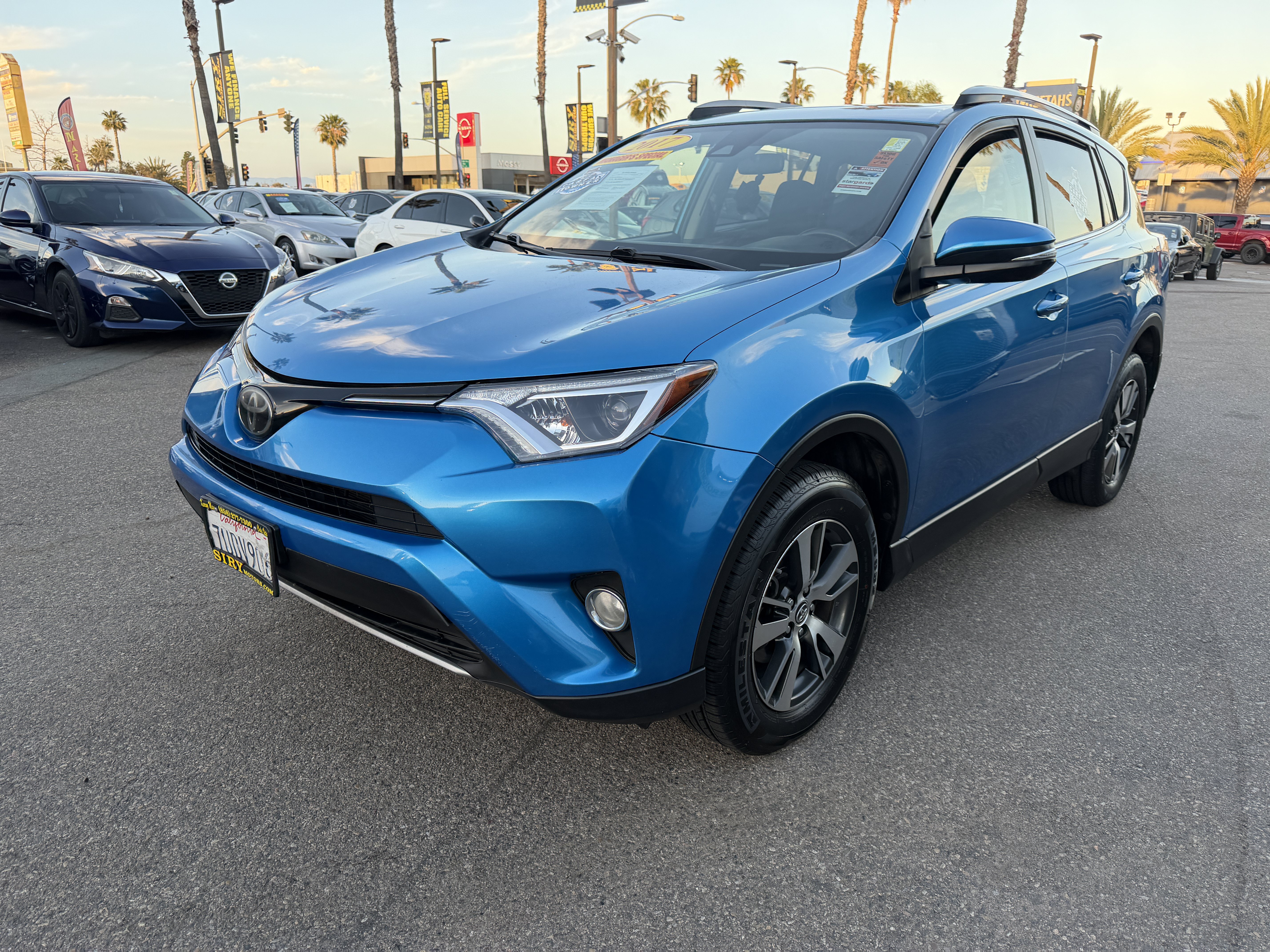 Used 2017 Toyota RAV4 XLE w/ Preferred Accessory Package FWD image 5