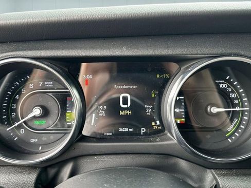 Used 2023 Jeep Wrangler Unlimited Sahara w/ Cold Weather Group AWD/4WD image 15