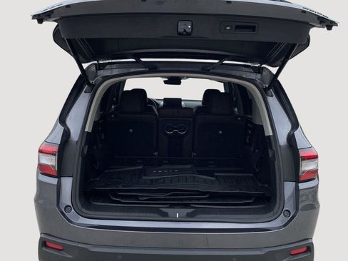 Used 2024 Honda Pilot Elite image 8