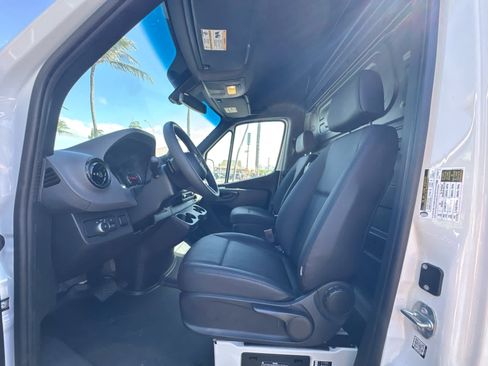 Used 2025 Mercedes-Benz Sprinter 2500 image 22