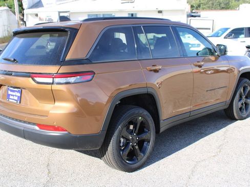 New 2026 Jeep Grand Cherokee Limited AWD/4WD image 4