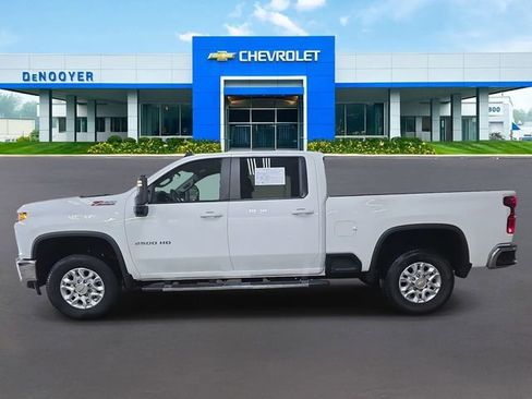Used 2022 Chevrolet Silverado 2500 LT w/ Convenience Package image 11