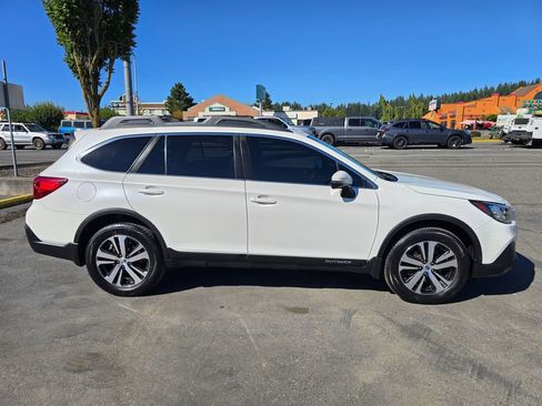Used 2018 Subaru Outback 2.5i Limited AWD/4WD image 8