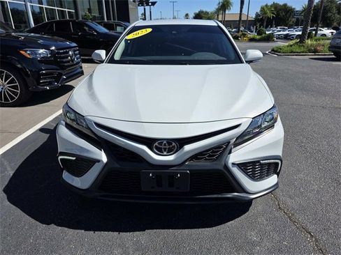 Used 2023 Toyota Camry SE image 3