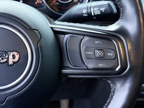 Used 2022 Jeep Gladiator Sport image 18