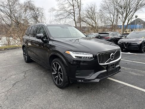 Used 2021 Volvo XC90 T6 Momentum w/ Climate Package image 8