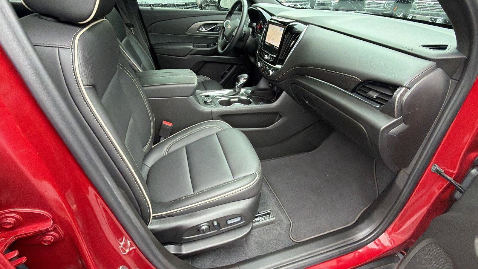 Used 2023 Chevrolet Traverse Premier FWD image 20