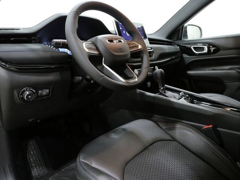 New 2026 Jeep Compass Latitude image 11