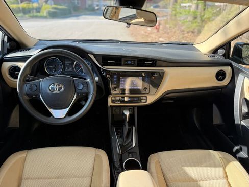 Used 2017 Toyota Corolla LE image 4