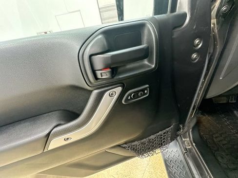 Used 2017 Jeep Wrangler Unlimited Sahara w/ Dual Top Group AWD/4WD image 16