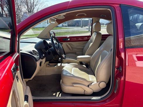 Used 2009 Volkswagen Beetle S image 9