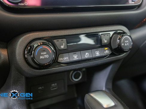 Used 2023 Nissan Kicks SR w/ SR Premium Package FWD image 22